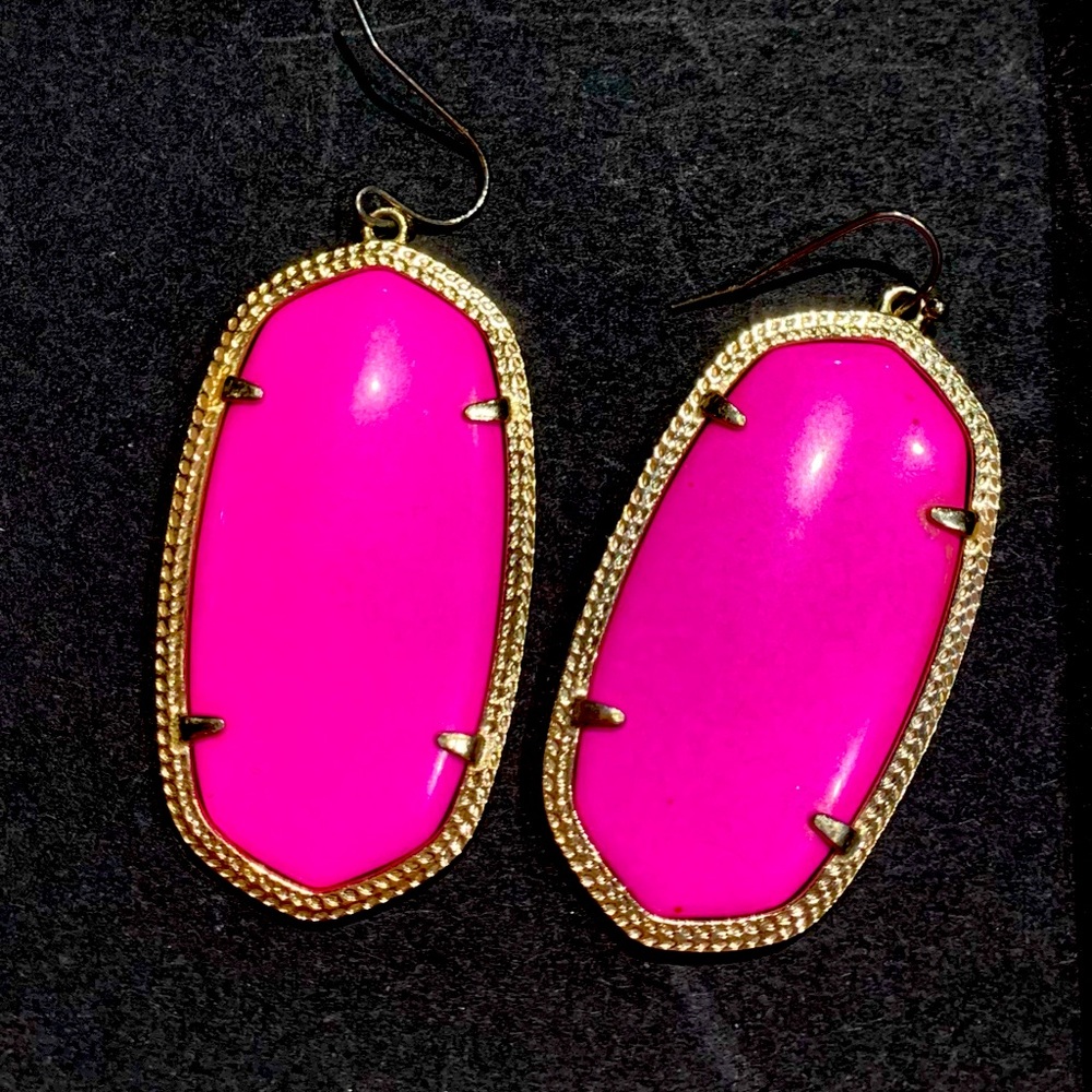 Kendra Scott Danielle Gold Statement Earring in Magenta